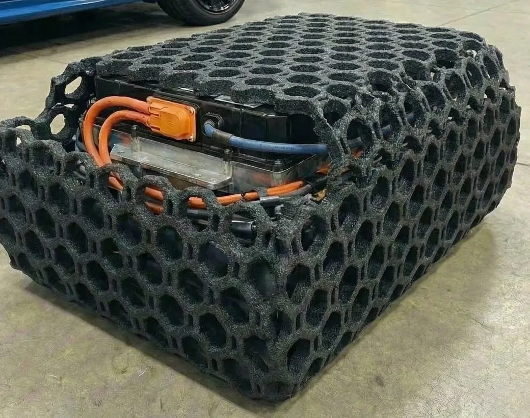 Battery&nbsp;pack&nbsp;wrapped&nbsp;in&nbsp;a&nbsp;cast&nbsp;Super&nbsp;Foam&nbsp;lattice