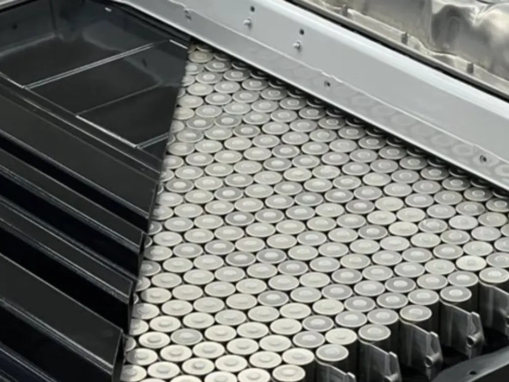 Battery&nbsp;pack&nbsp;module&nbsp;with&nbsp;rows&nbsp;of&nbsp;cylindrical&nbsp;cells
