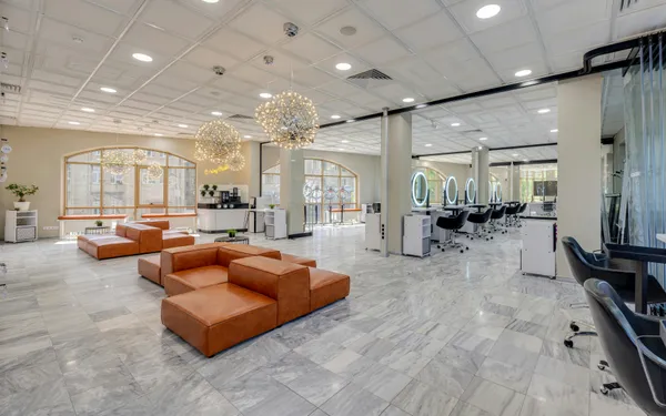Elegant&nbsp;and&nbsp;cozy&nbsp;modern&nbsp;salon&nbsp;with&nbsp;ample&nbsp;natural&nbsp;light&nbsp;and&nbsp;stylish&nbsp;decor.