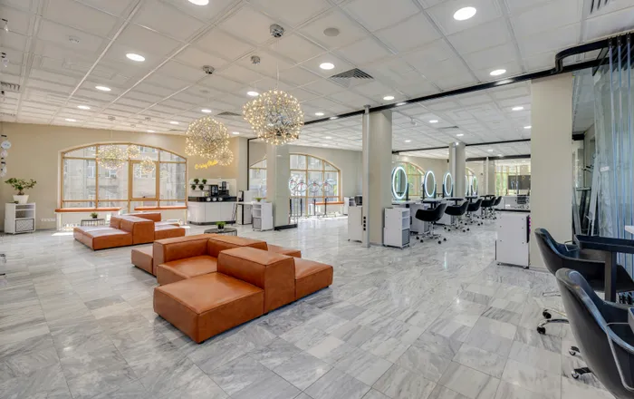 Elegant&nbsp;and&nbsp;cozy&nbsp;modern&nbsp;salon&nbsp;with&nbsp;ample&nbsp;natural&nbsp;light&nbsp;and&nbsp;stylish&nbsp;decor.