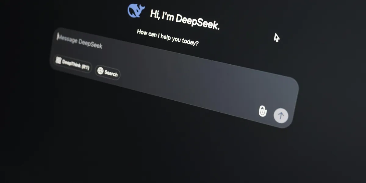 Close-up&nbsp;of&nbsp;an&nbsp;AI&nbsp;chat&nbsp;interface&nbsp;on&nbsp;a&nbsp;laptop&nbsp;screen&nbsp;in&nbsp;a&nbsp;dark&nbsp;setting.
