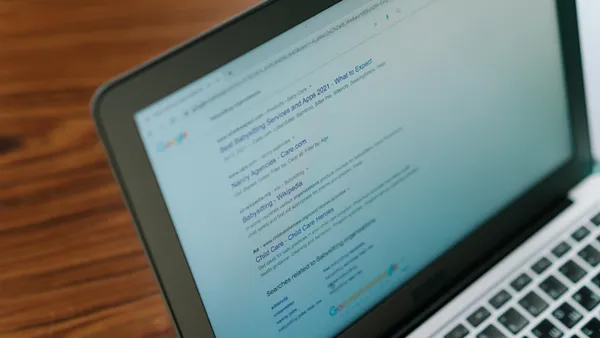 A&nbsp;close-up&nbsp;view&nbsp;of&nbsp;a&nbsp;laptop&nbsp;displaying&nbsp;a&nbsp;search&nbsp;engine&nbsp;page.