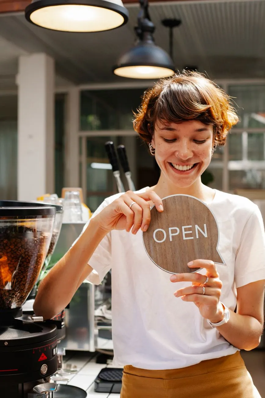 A&nbsp;small&nbsp;business&nbsp;owner&nbsp;behind&nbsp;a&nbsp;cafe&nbsp;counter