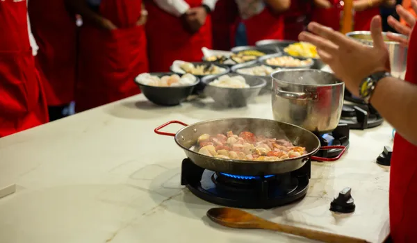 Participants&nbsp;learn&nbsp;cooking&nbsp;skills&nbsp;in&nbsp;a&nbsp;vibrant&nbsp;class&nbsp;setting,&nbsp;engaging&nbsp;with&nbsp;hands-on&nbsp;food&nbsp;preparation.