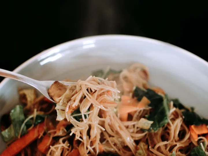 Stir-fried&nbsp;vegetables&nbsp;and&nbsp;rice&nbsp;in&nbsp;an&nbsp;Asian&nbsp;kitchen