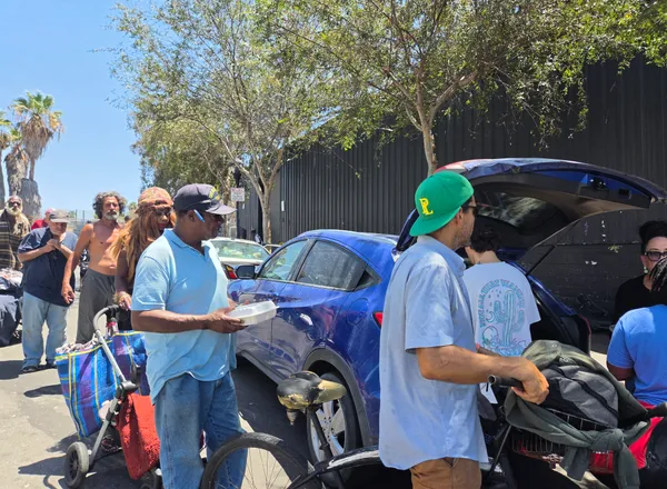 SciCook&nbsp;volunteers&nbsp;handing&nbsp;out&nbsp;free&nbsp;meals&nbsp;to&nbsp;community&nbsp;members