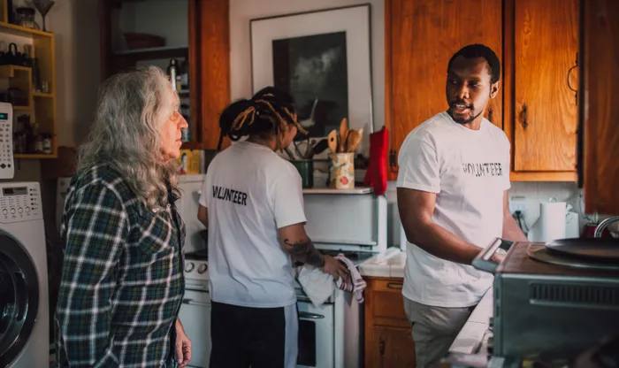 SciCook&nbsp;volunteers&nbsp;learning&nbsp;together&nbsp;in&nbsp;a&nbsp;community&nbsp;kitchen