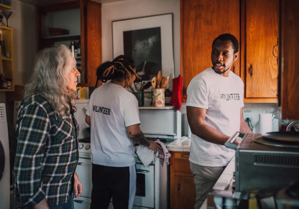 SciCook&nbsp;volunteers&nbsp;learning&nbsp;together&nbsp;in&nbsp;a&nbsp;community&nbsp;kitchen