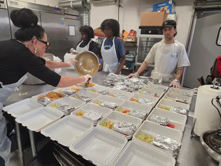 SciCook&nbsp;volunteer&nbsp;helping&nbsp;neighbors&nbsp;through&nbsp;food&nbsp;and&nbsp;service