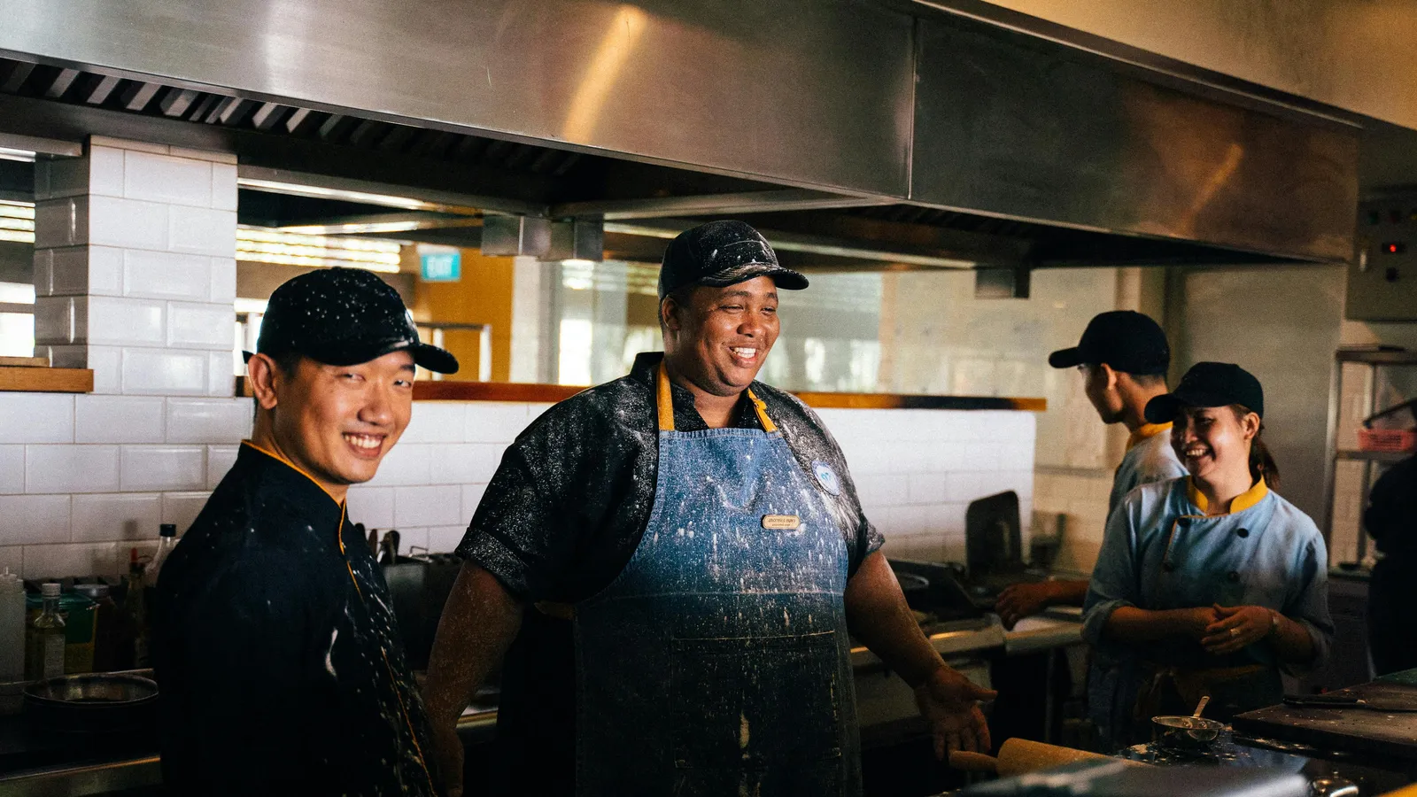 Chefs&nbsp;enjoying&nbsp;their&nbsp;work&nbsp;in&nbsp;a&nbsp;busy&nbsp;restaurant&nbsp;kitchen,&nbsp;highlighting&nbsp;teamwork&nbsp;and&nbsp;culinary&nbsp;passion.
