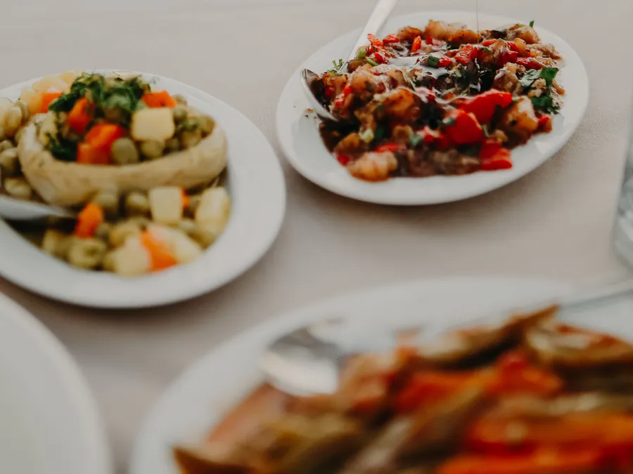 Fresh&nbsp;vegetable&nbsp;appetizer&nbsp;on&nbsp;a&nbsp;plate
