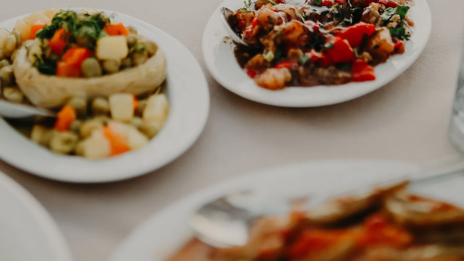 Fresh&nbsp;vegetable&nbsp;appetizer&nbsp;on&nbsp;a&nbsp;plate