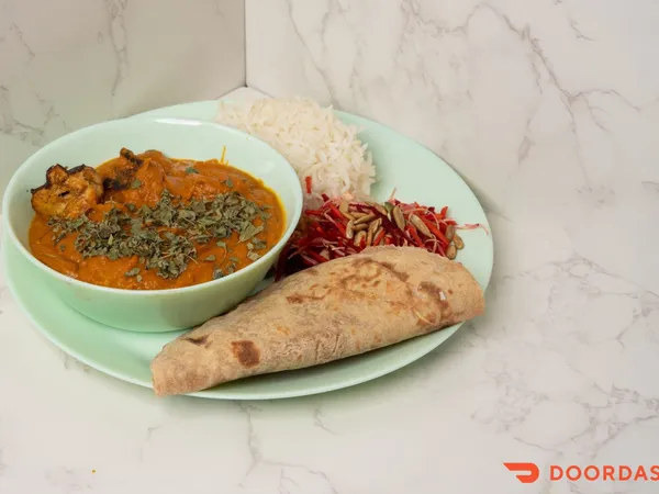 SciEats&nbsp;Chicken&nbsp;Tikka&nbsp;Masala&nbsp;served&nbsp;with&nbsp;basmati&nbsp;rice,&nbsp;whole-wheat&nbsp;roti,&nbsp;and&nbsp;rainbow&nbsp;salad.