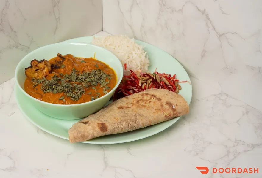 SciEats&nbsp;Chicken&nbsp;Tikka&nbsp;Masala&nbsp;served&nbsp;with&nbsp;basmati&nbsp;rice,&nbsp;whole-wheat&nbsp;roti,&nbsp;and&nbsp;rainbow&nbsp;salad.