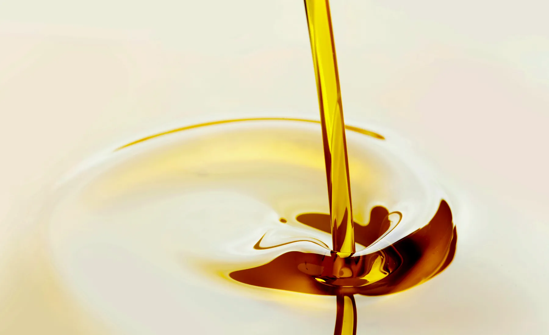 Amber liquid alkyd resin for paints and industrial coatings